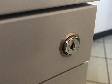 Zamkową wymianę szafki na akta Ikea - jak odtworzyć klucz?